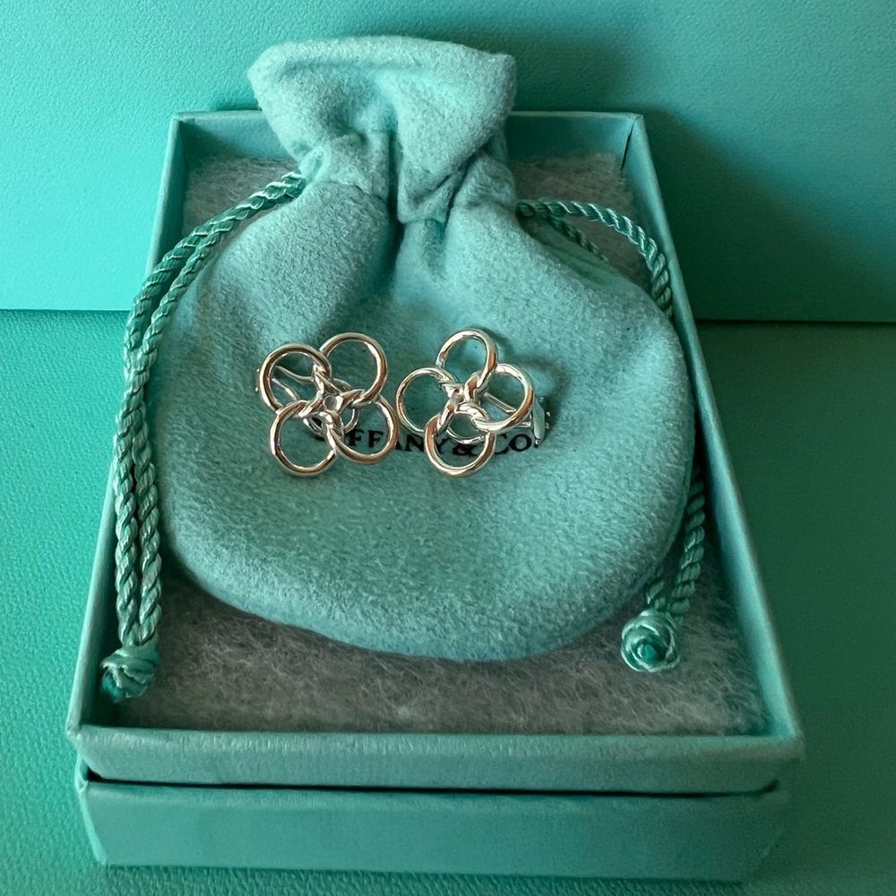🌸🌸 Authentic Tiffany & Co. Peretti Quadrifoglio Clover Clip on Earrings